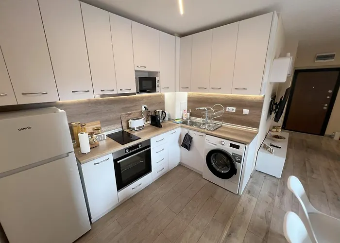 Beachhouse - бийчхаус *